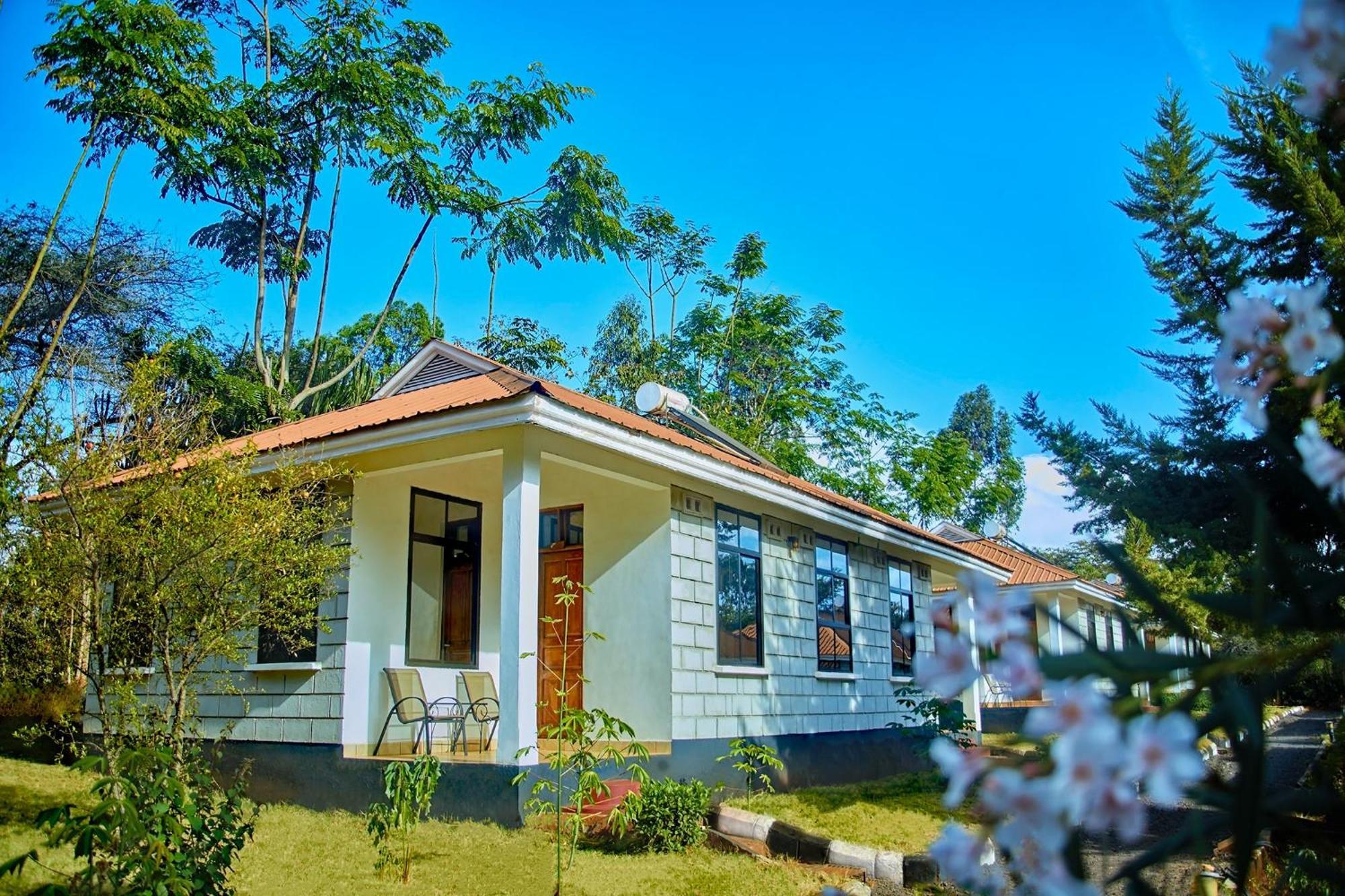 Ngorongoro Corridor Lodge Карату Екстериор снимка