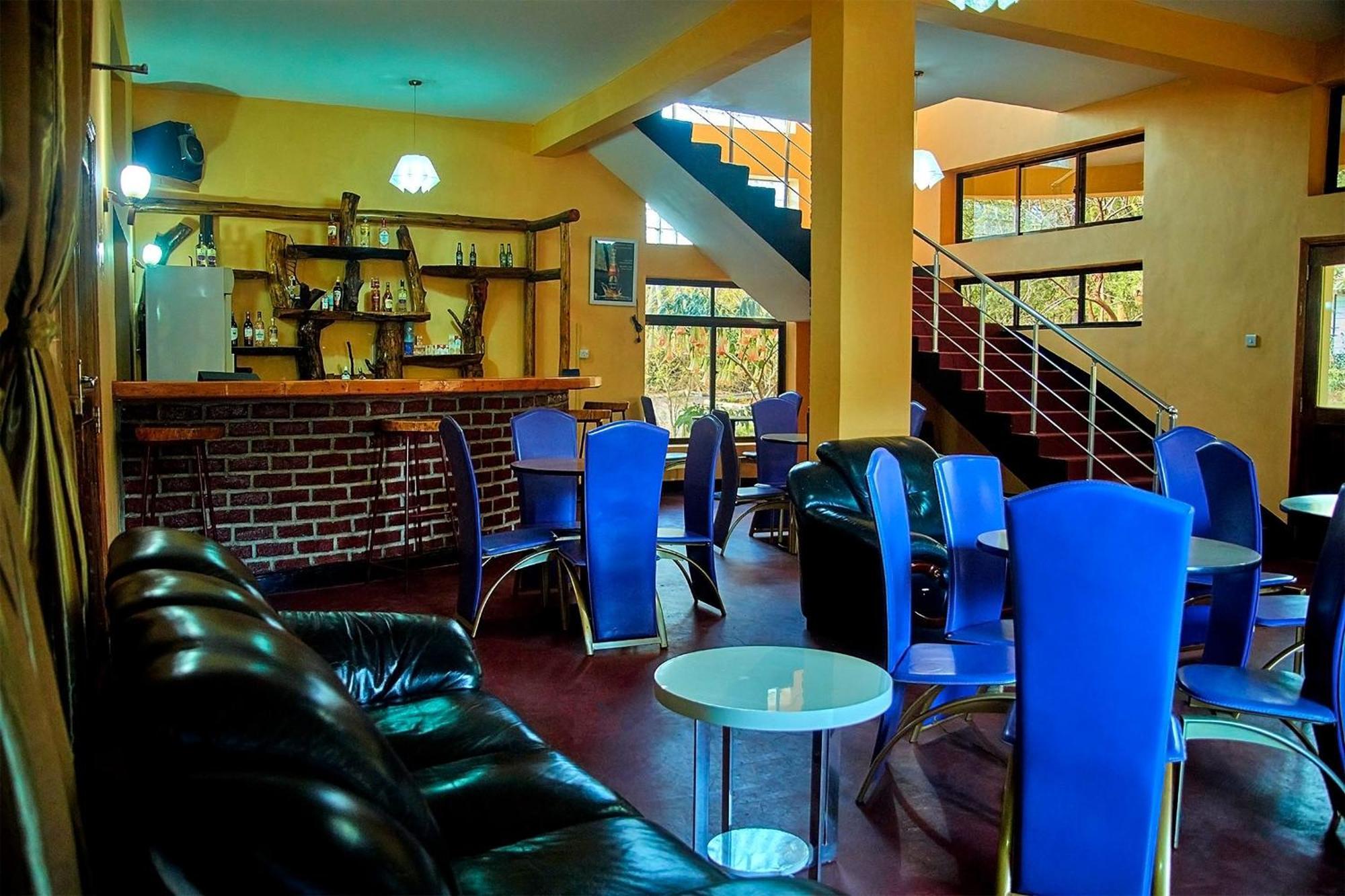 Ngorongoro Corridor Lodge Карату Екстериор снимка