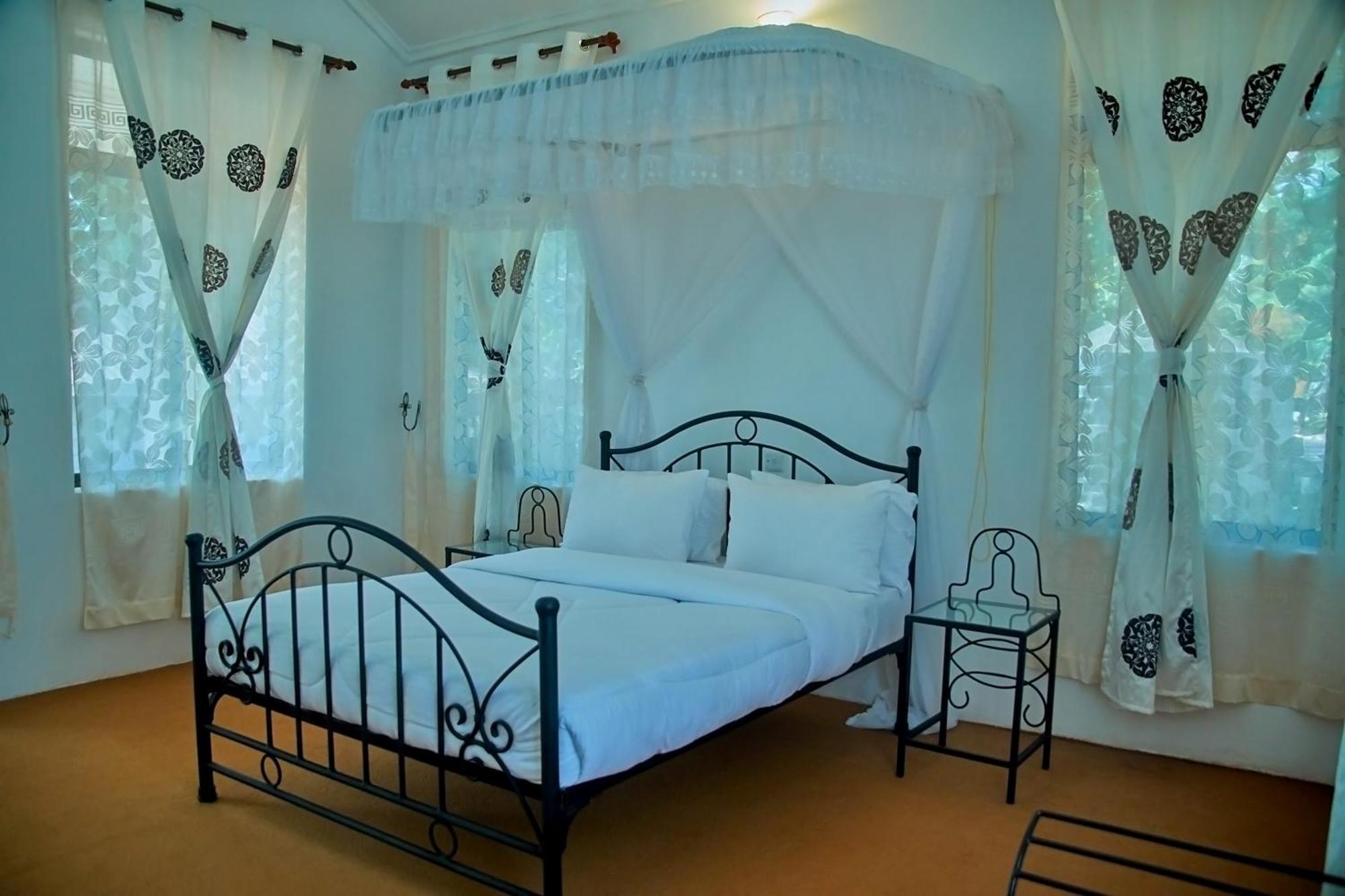 Ngorongoro Corridor Lodge Карату Екстериор снимка
