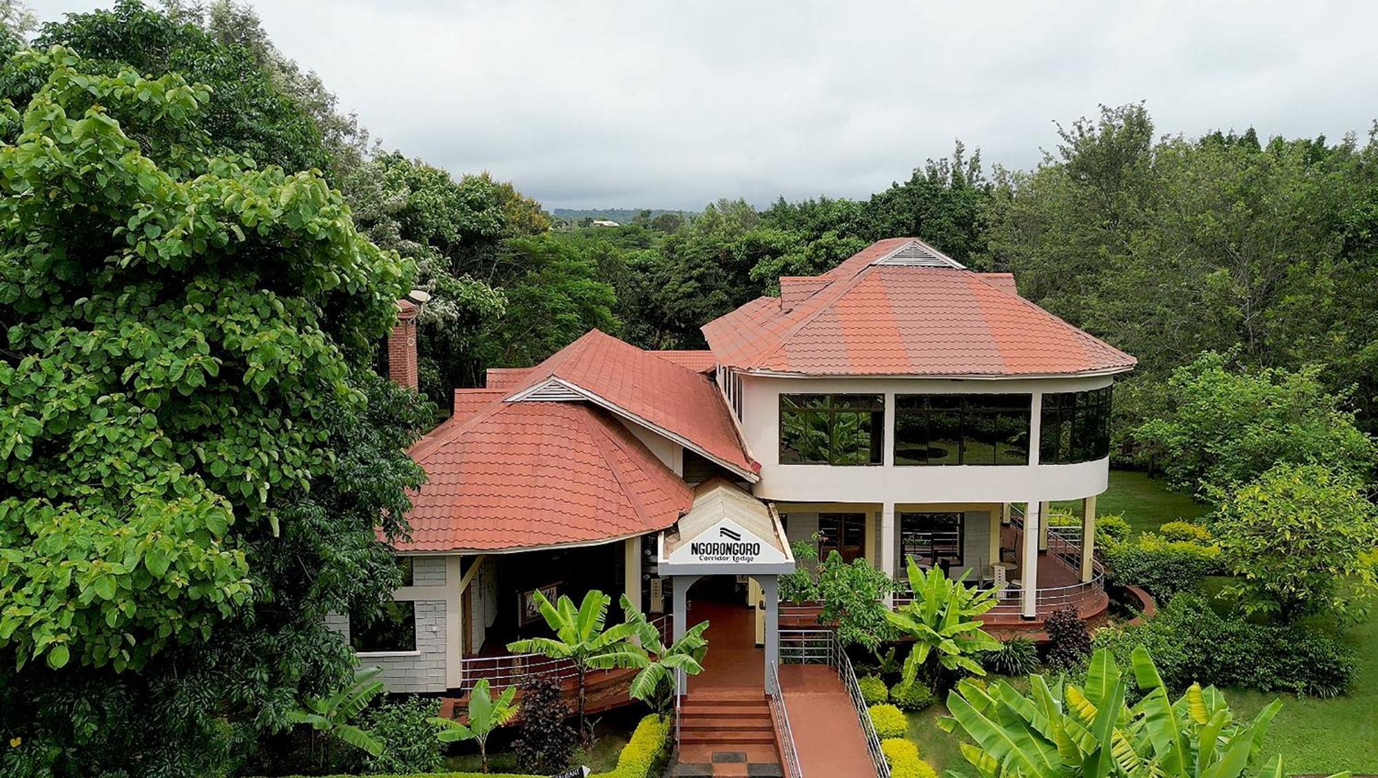 Ngorongoro Corridor Lodge Карату Екстериор снимка