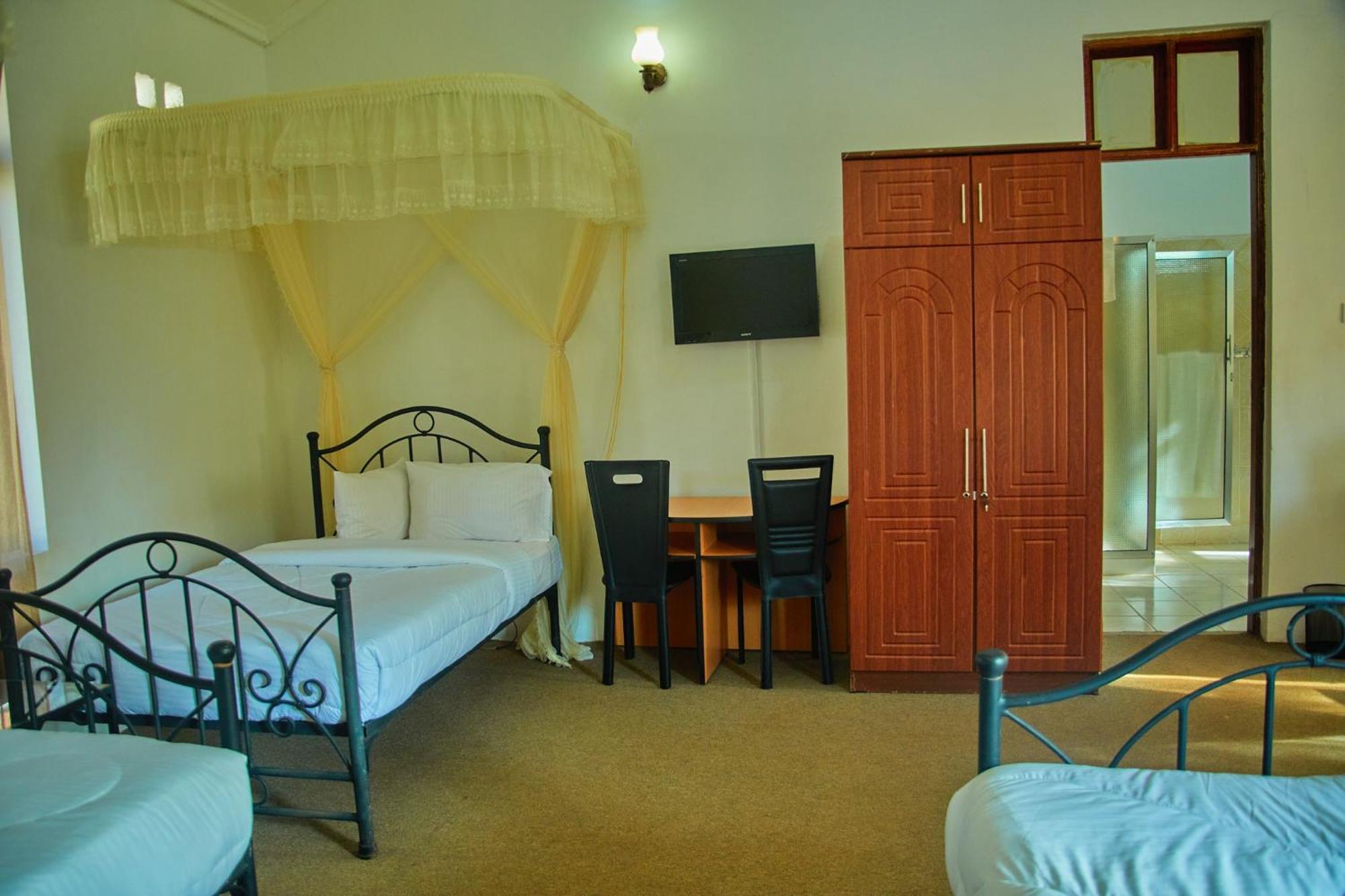 Ngorongoro Corridor Lodge Карату Екстериор снимка