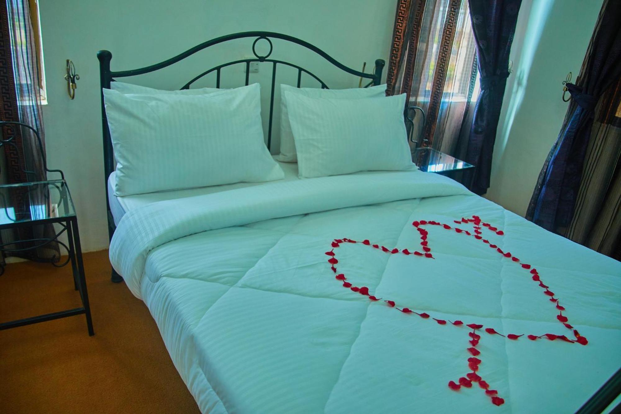 Ngorongoro Corridor Lodge Карату Екстериор снимка